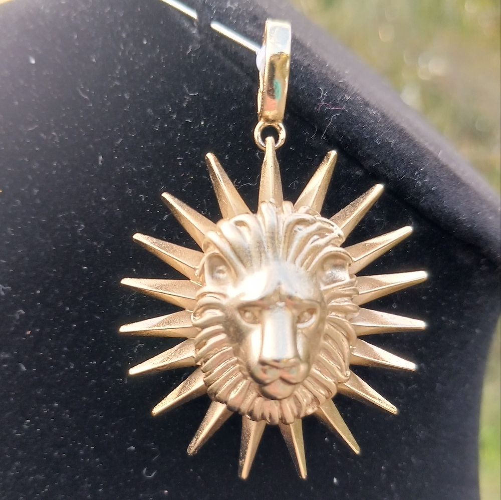 Kendra Scott Limited Edition Large Lion Link Pendant